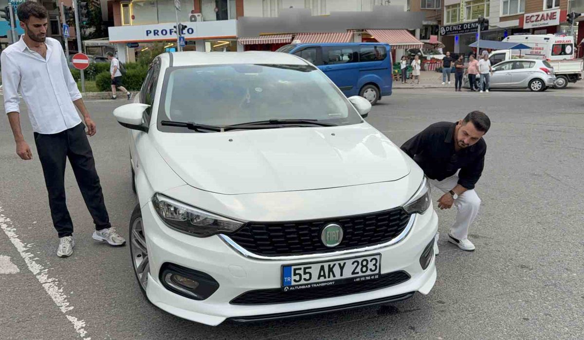 Samsun'da otomobil yayalara çarptı: 2 yaralı