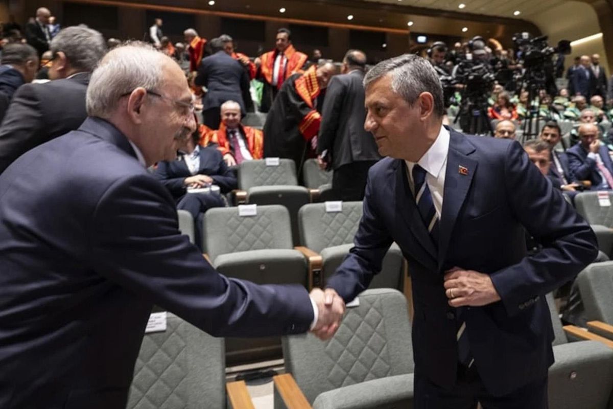 Özel ve Kılıçdaroğlu'nun sıcak selamlaşması