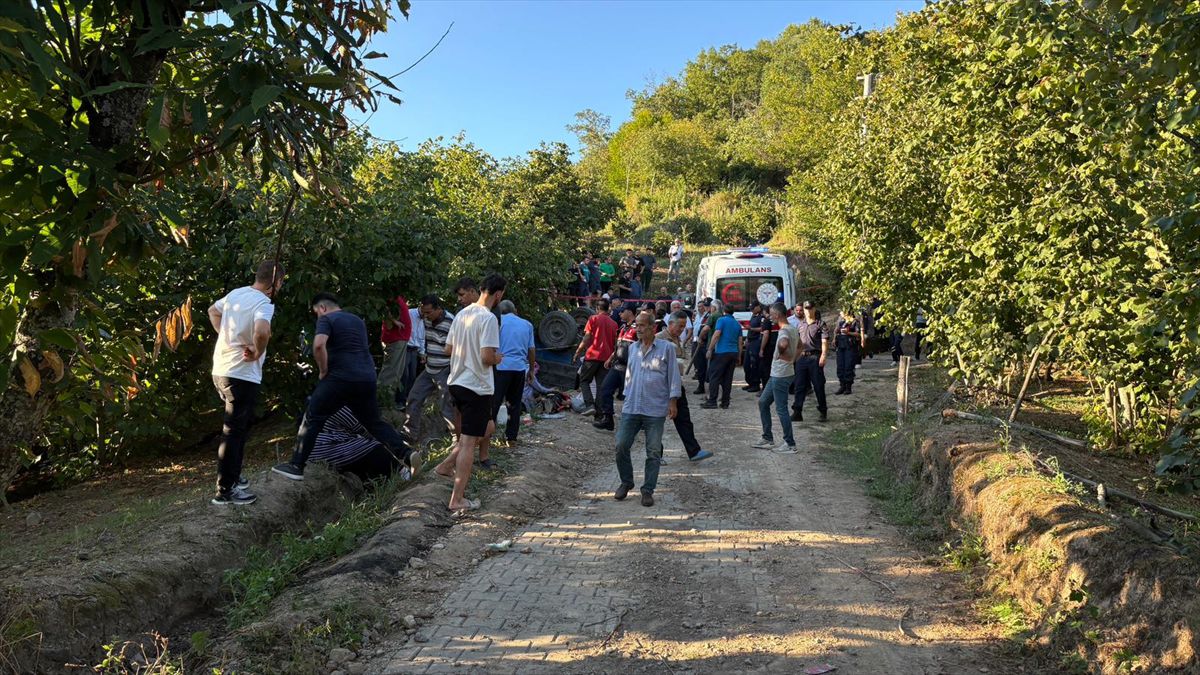 Hendek'te traktör kazası: 18 yaralı