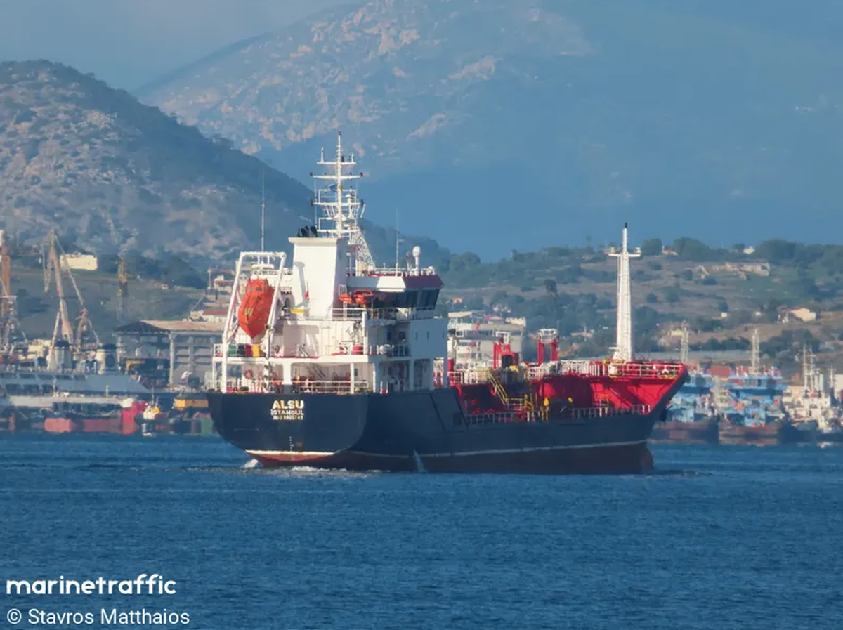 Silivri'de gemi çarpışması: 10 personelle irtibat yok