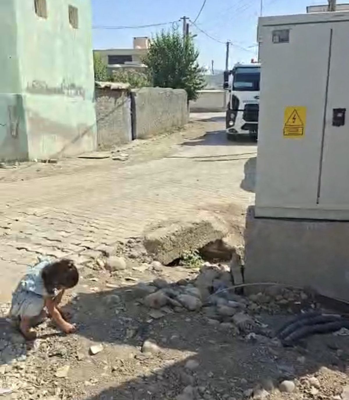 Silopi'de Skandal: Trafo Su Kanalının Dibine Kuruldu