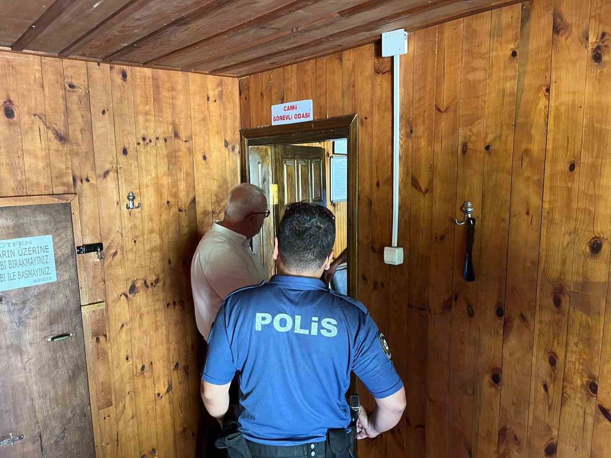 Sinop'taki Tarihi Camide Hırsızlık Girişimi