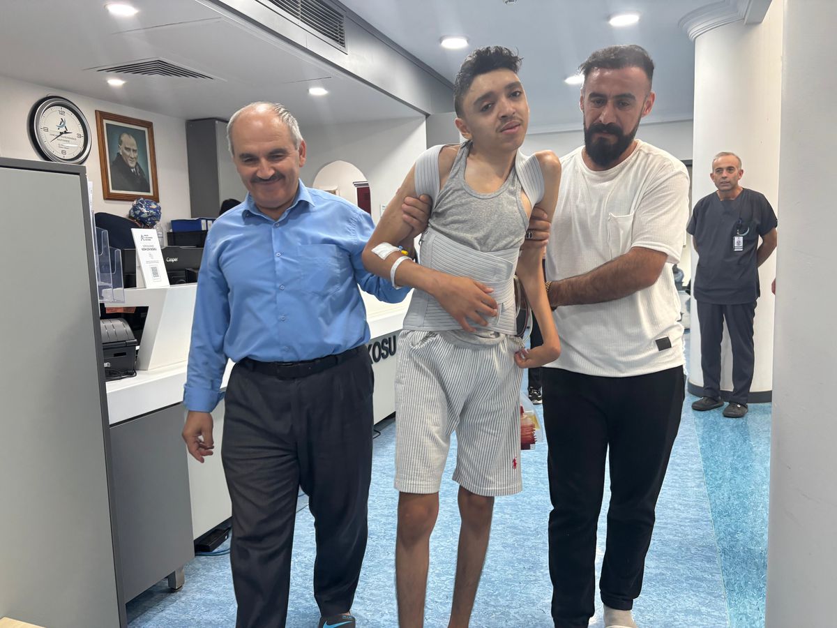 Skolyoz Hastası Bünyamin Sağlığına Kavuştu