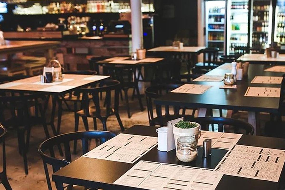 Türkiye’de de çok sayıda şubesi olan restoran zinciri satıldı, CEO istifa etti