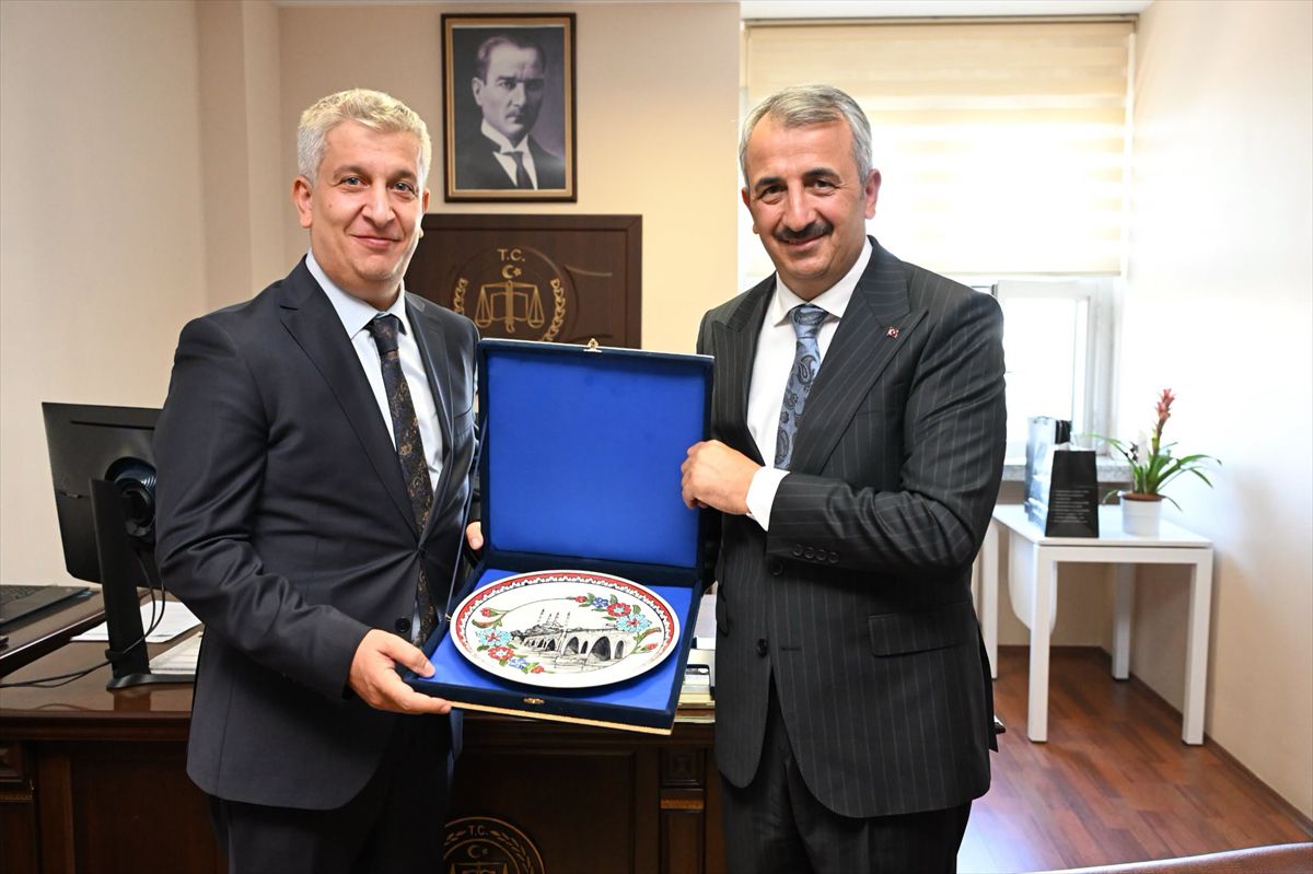 Edirne Valisi Sezer, İdare Mahkemesi Başkanı Çelik'i Ziyaret Etti