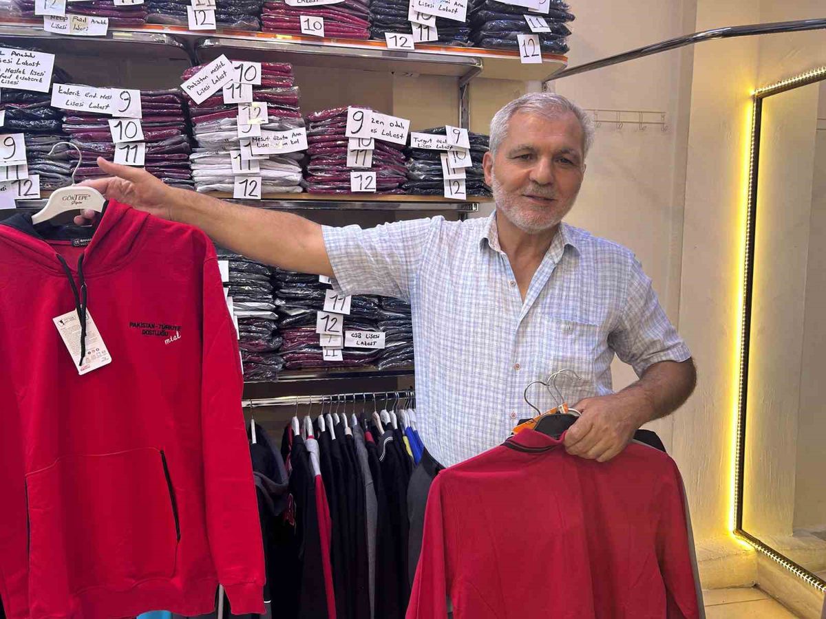 Van'da Okul Kıyafeti Hareketliliği Başladı