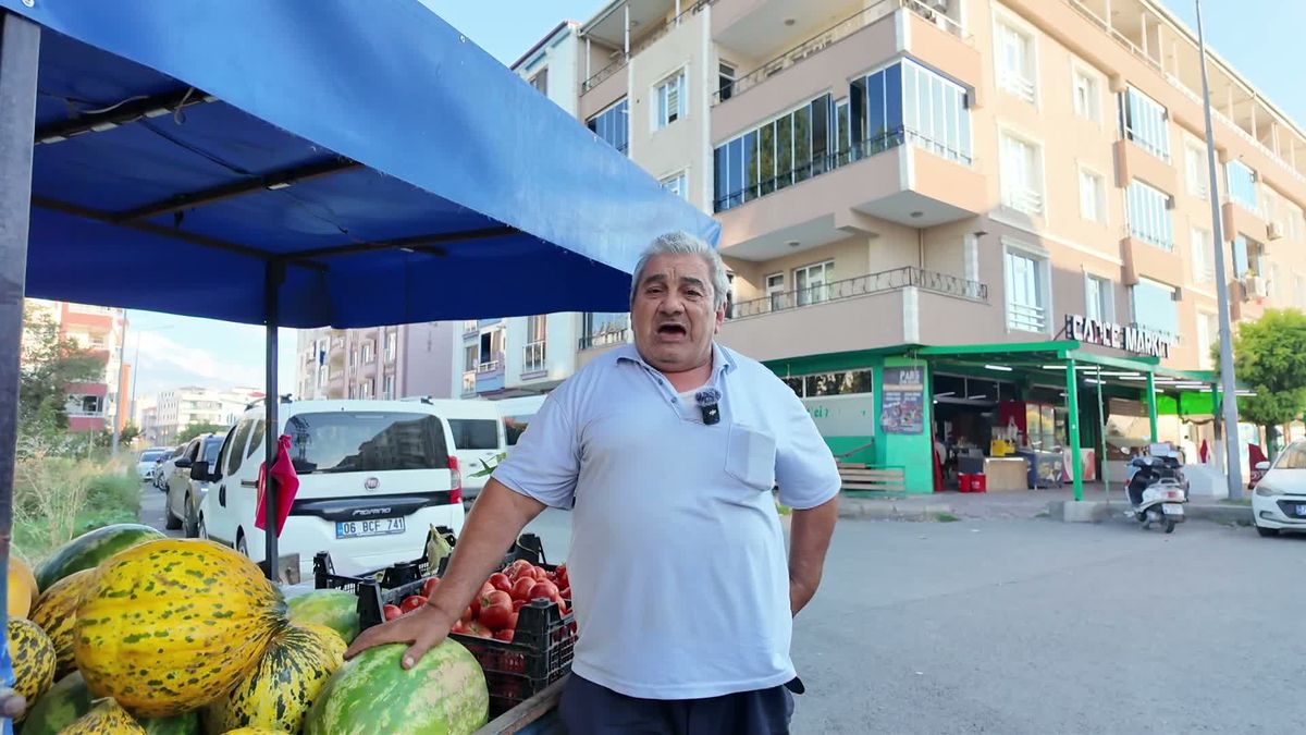 Iğdır'da seyyar manav Bayram Amca: 'Tatilim, pazarım yok'