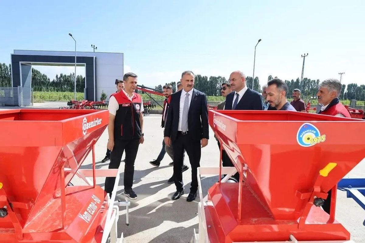 Ağrı'da Çiftçilere 22 Yeni Tarım Makinesi Hizmete Girdi