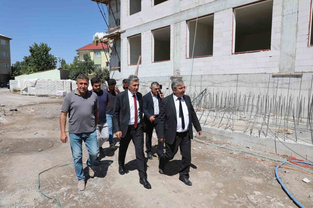 Ağrı Milli Eğitim Müdürü Çakan, Patnos'ta Okul Hazırlıklarını İnceledi