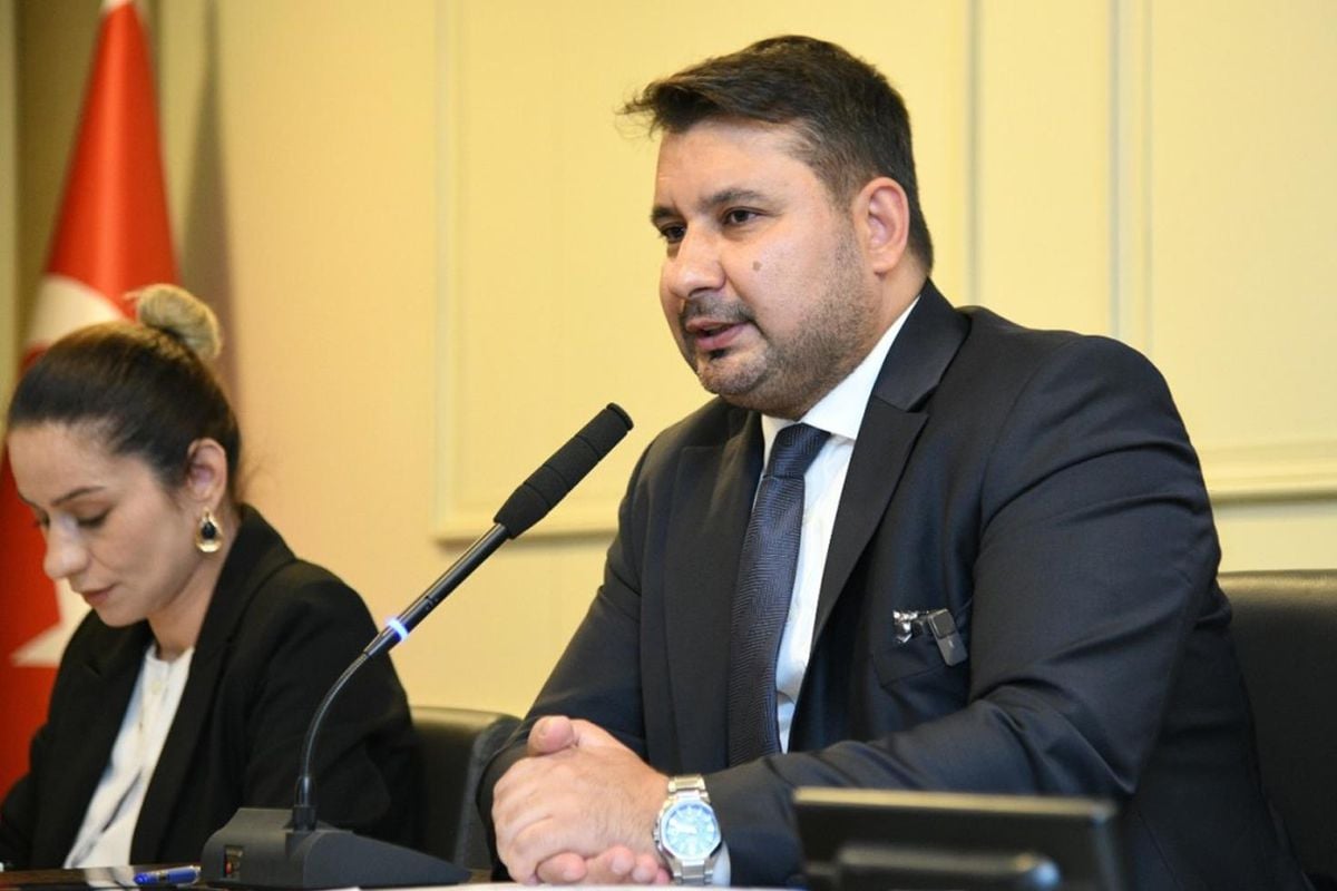 AK Parti'ye geçen başkandan dikkat çeken çıkış! Mansur Yavaş'a övgü, geçmişe eleştiri