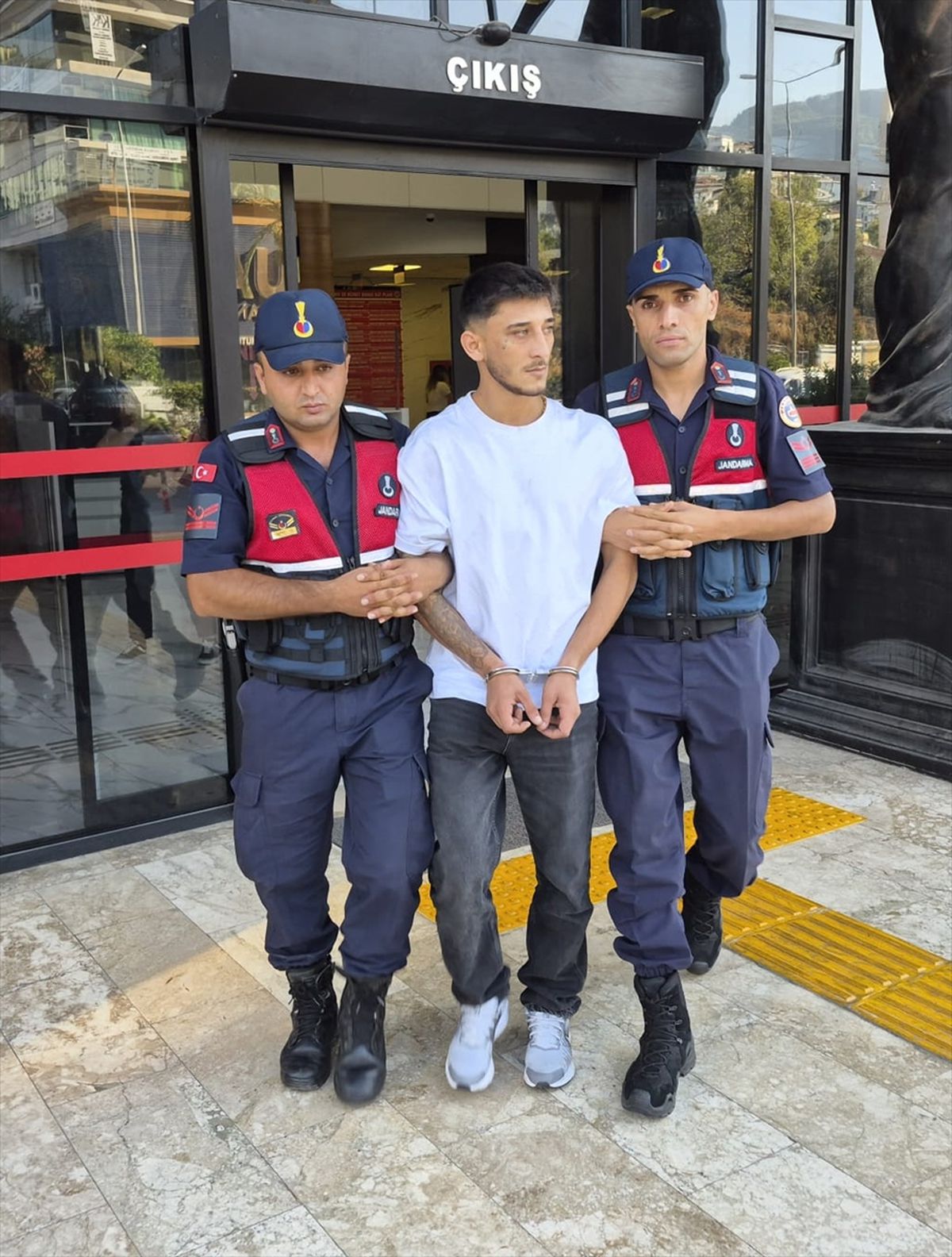 Alanya'da Polise Silah Çeken Sürücü Tutuklandı