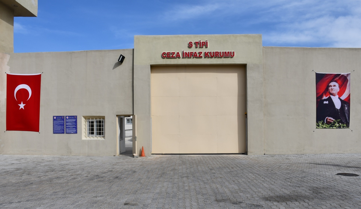 Muhalefet milletvekillerinden Antalya S Tipi Cezaevi'ndeki işkence iddialarına ilişkin TBMM'ye başvuru