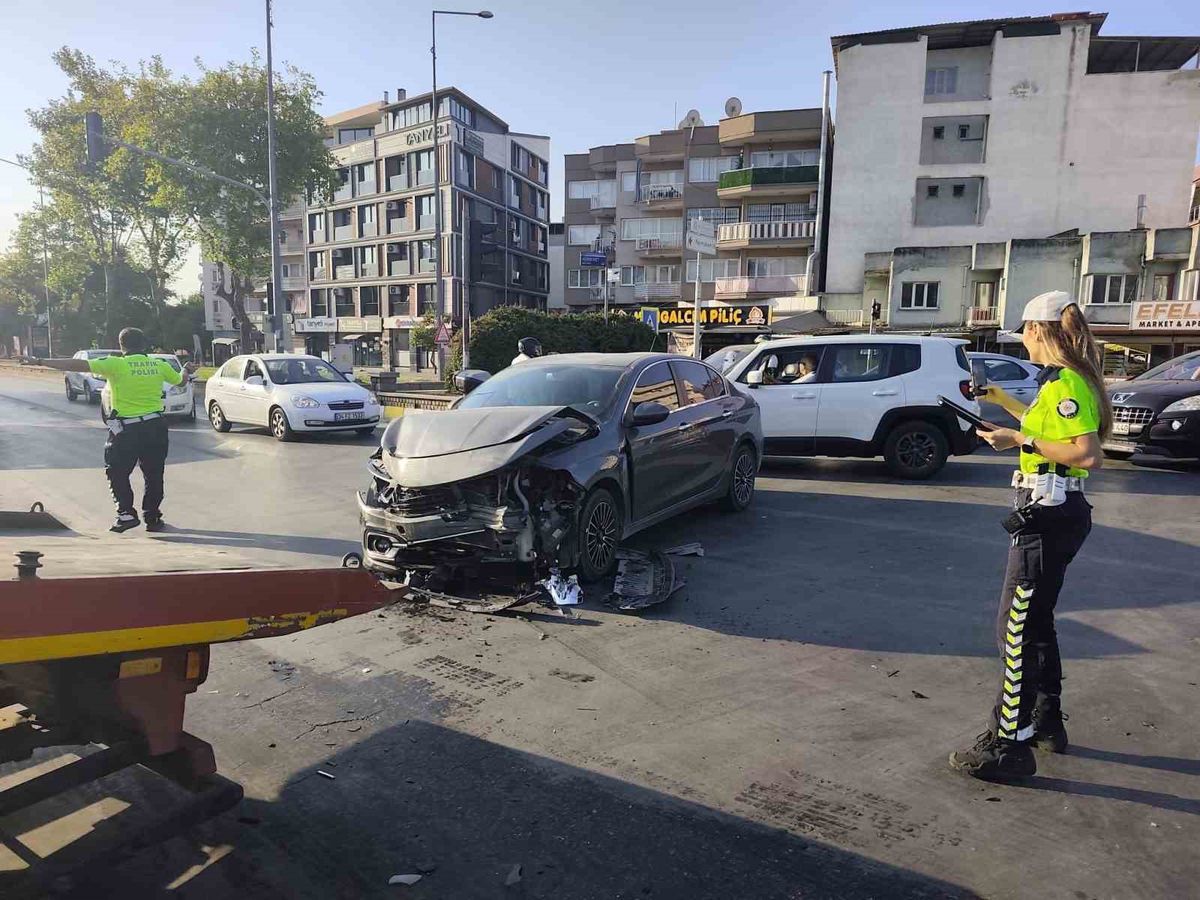 Aydın'da Kırmızı Işık İddiası: Baba ve Oğlu Yaralandı