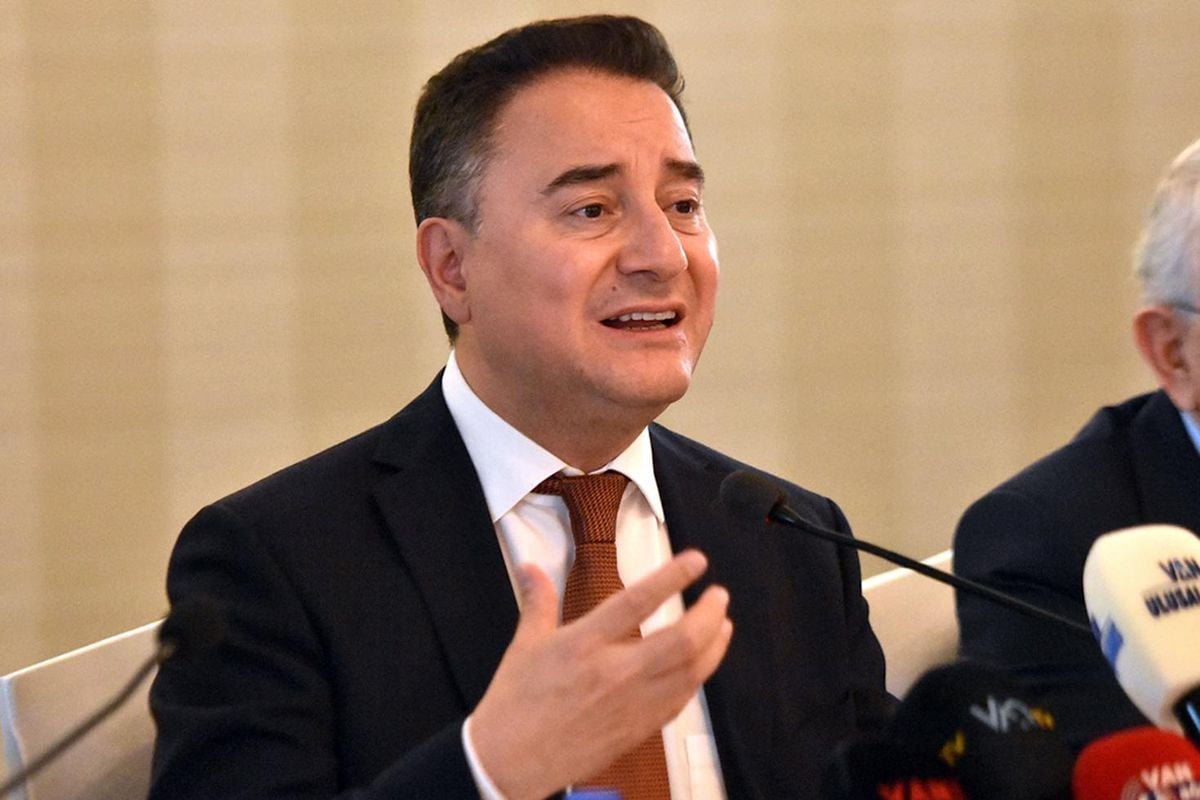 Babacan'dan Davutoğlu'na destek: Soruşturma ifade özgürlüğüne müdahale