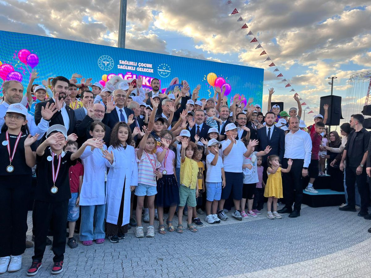 Sağlık Bakanı: Her 3 Kişiden 1'i Sigara İçiyor