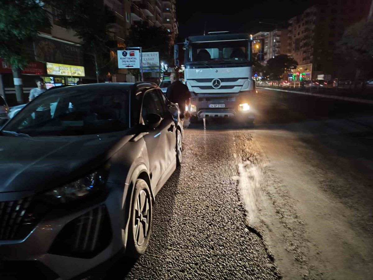 Batman'da Beton Mikseri ve Otomobil Çarpıştı