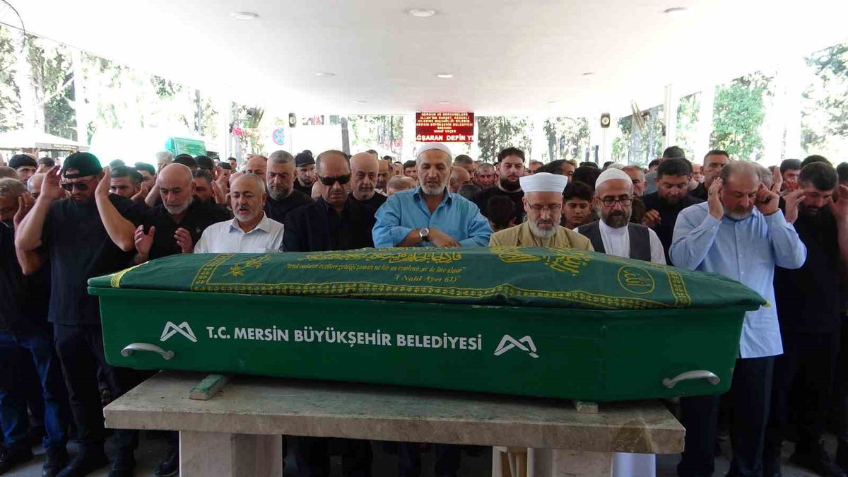 Belçika'da Parkta Polis Kurşunuyla Ölen Halit Altun Mersin'de Toprağa Verildi