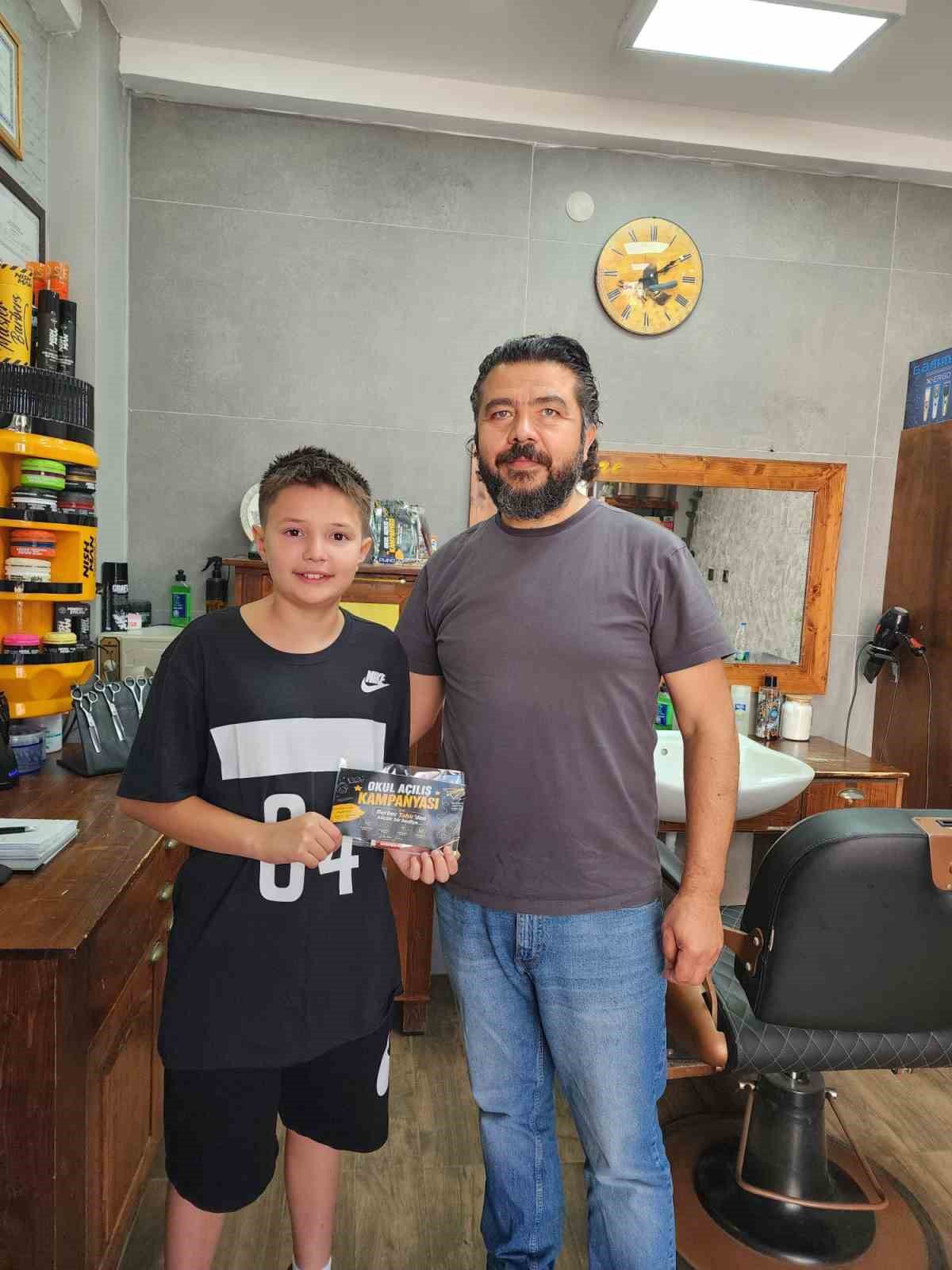 Berberden Öğrencilere Okul Seti Sürprizi