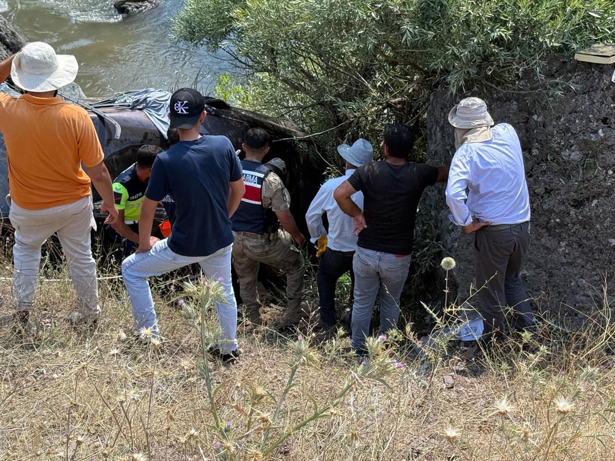Bingöl'de Dere Yatağına Devrilen Otomobilde Bir Kişi Hayatını Kaybetti