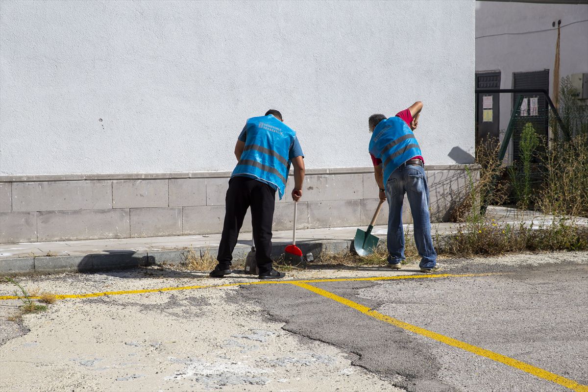 Bolu'da yükümlüler okulları eğitime hazırlıyor