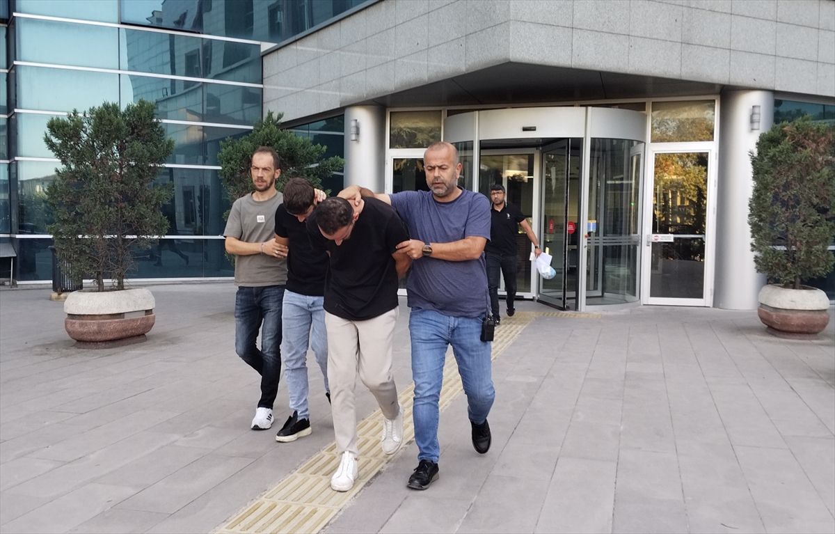 İnegöl'de polis kisvesiyle 71 yaşındaki kadını dolandıran 2 şüpheli tutuklandı