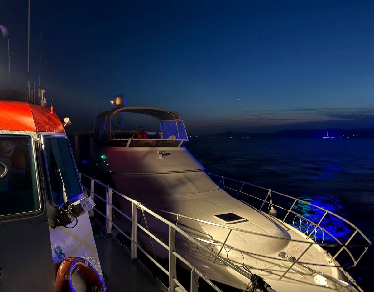 Çanakkale'de Arızalı Tekne Kurtarıldı