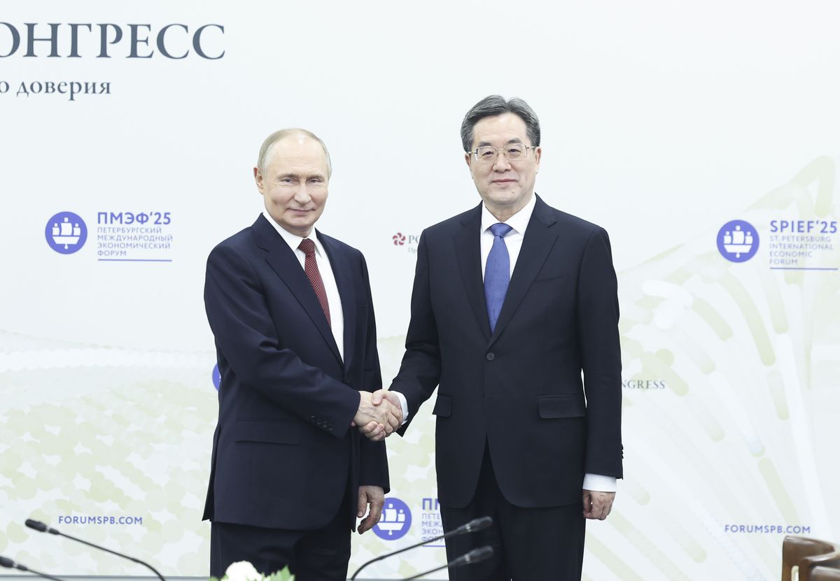 Ding Xuexiang ve Putin Vladivostok'ta Görüştü