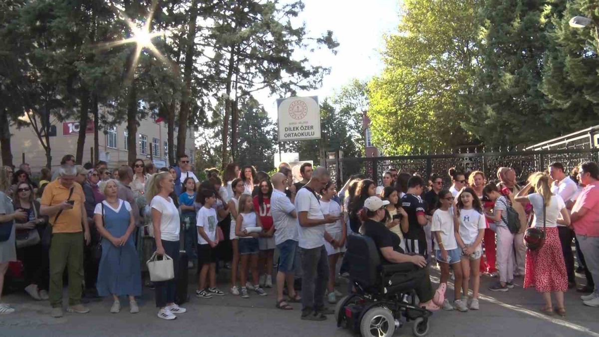 Bursa'da Velilerden Okul Yıkımına Tepki: 'Eğitim Kesintiye Uğramasın'