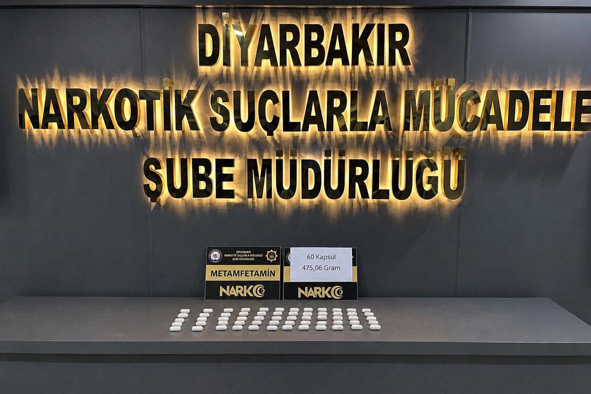 Şüpheli şahsın midesinden 60 kapsül metamfetamin çıktı