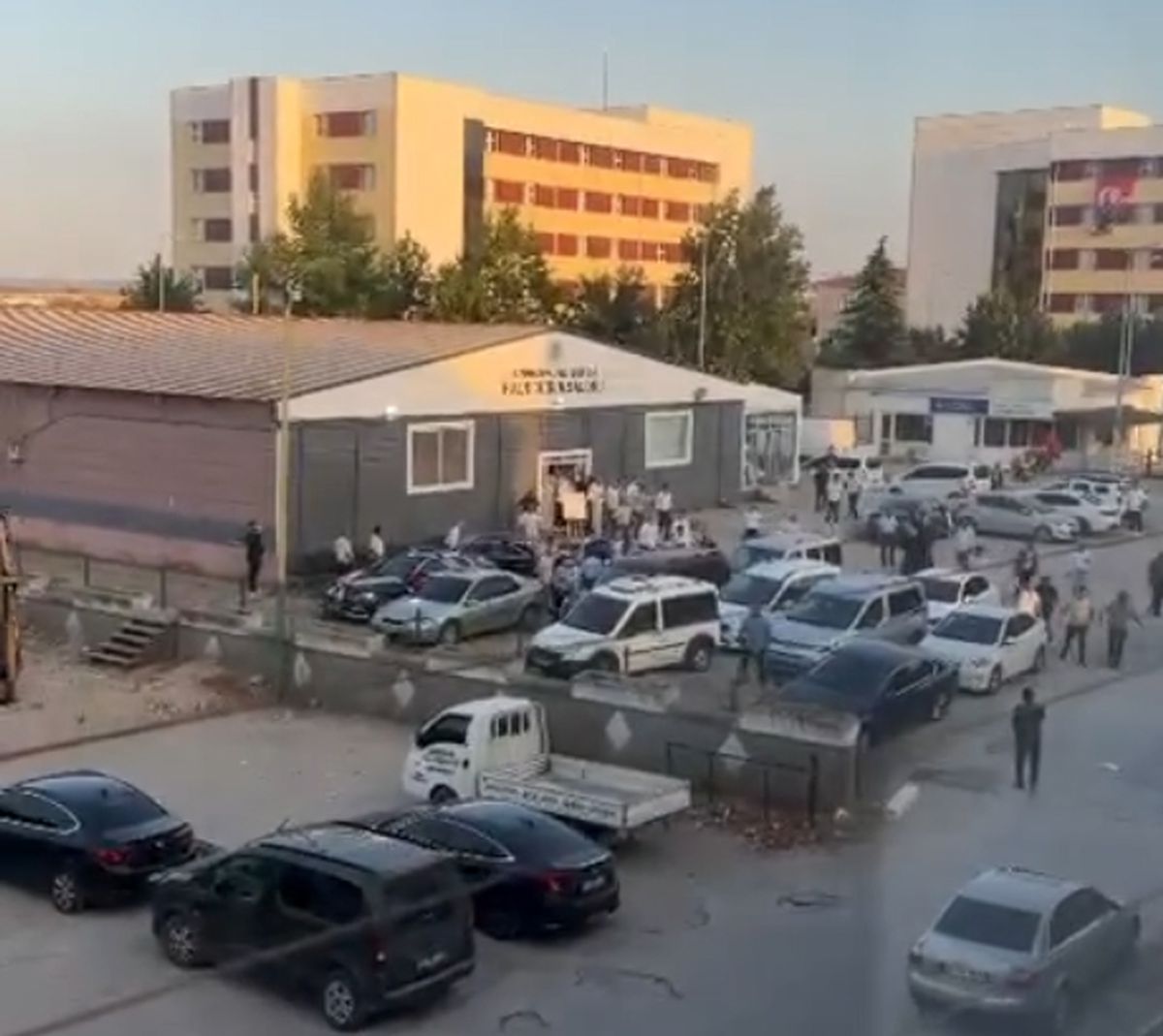 Uzunköprü'de Düğünde Bıçaklı ve Silahlı Kavga: 1 Yaralı, 1 Tutuklu