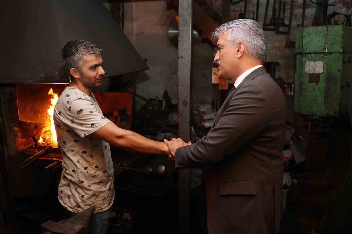 Vali Makas, bıçakçılık ustalarını ziyaret etti