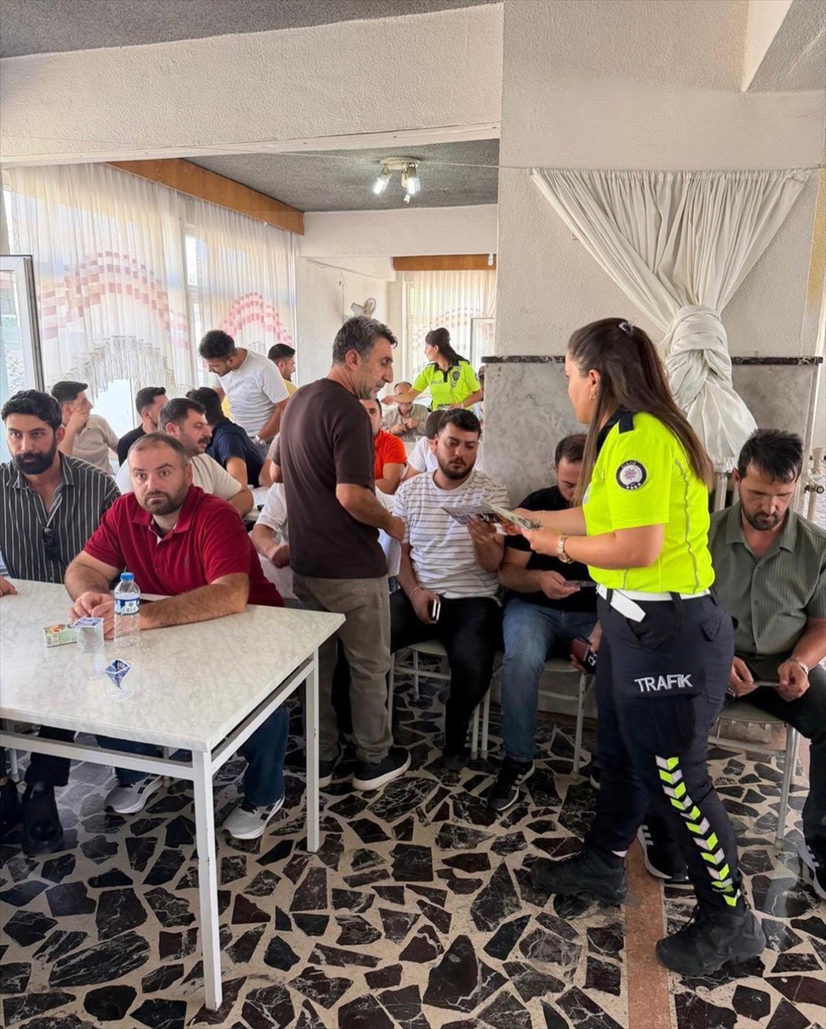 Elazığ'da servis sürücülerine trafik güvenliği eğitimi