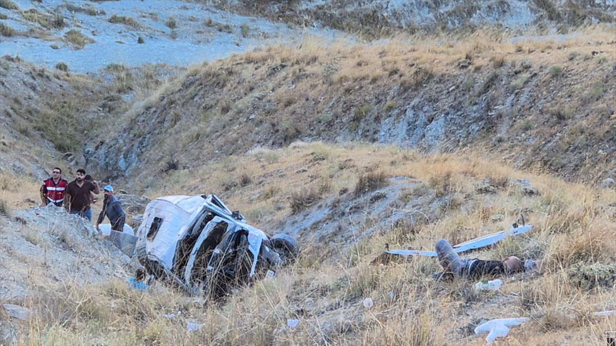 Elazığ'da minibüs kazası: 13 yaralı