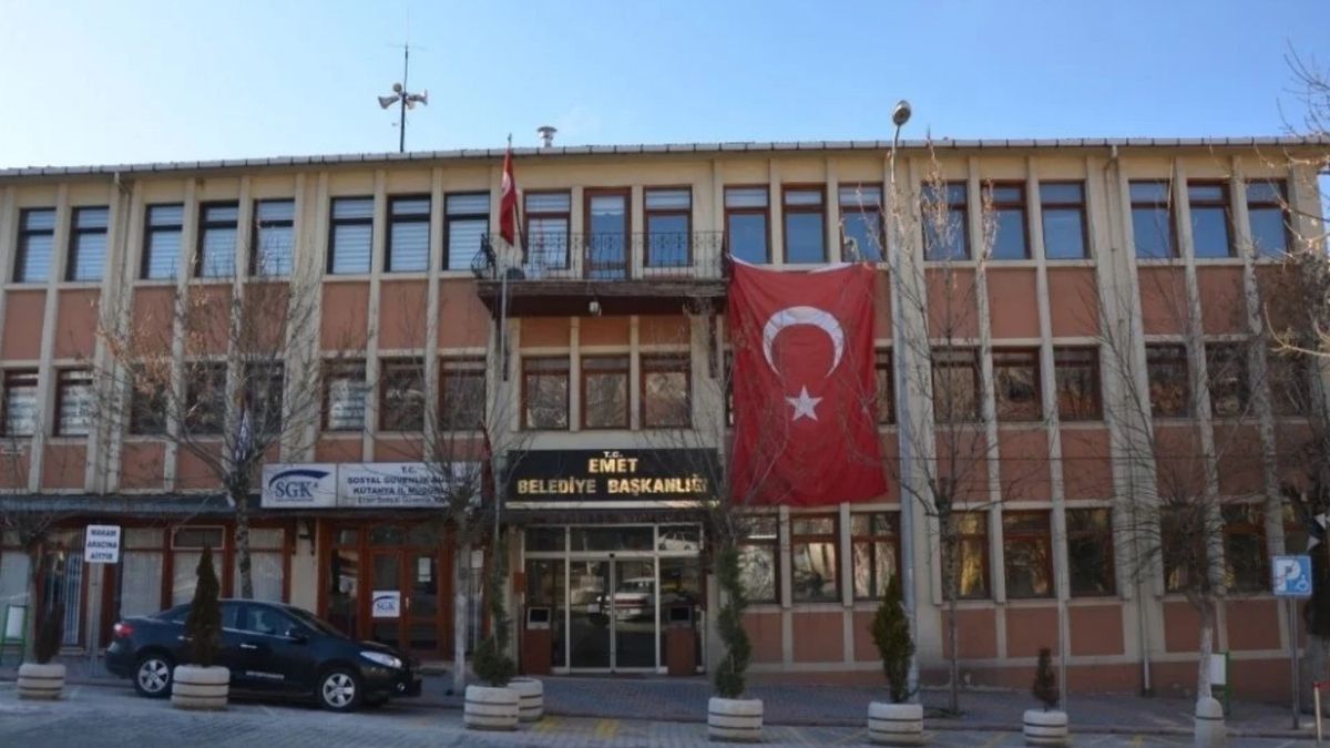 Emet Belediyesi'nde işçi alacağı krizi: '16 milyon ödeme' açıklamasına tepki