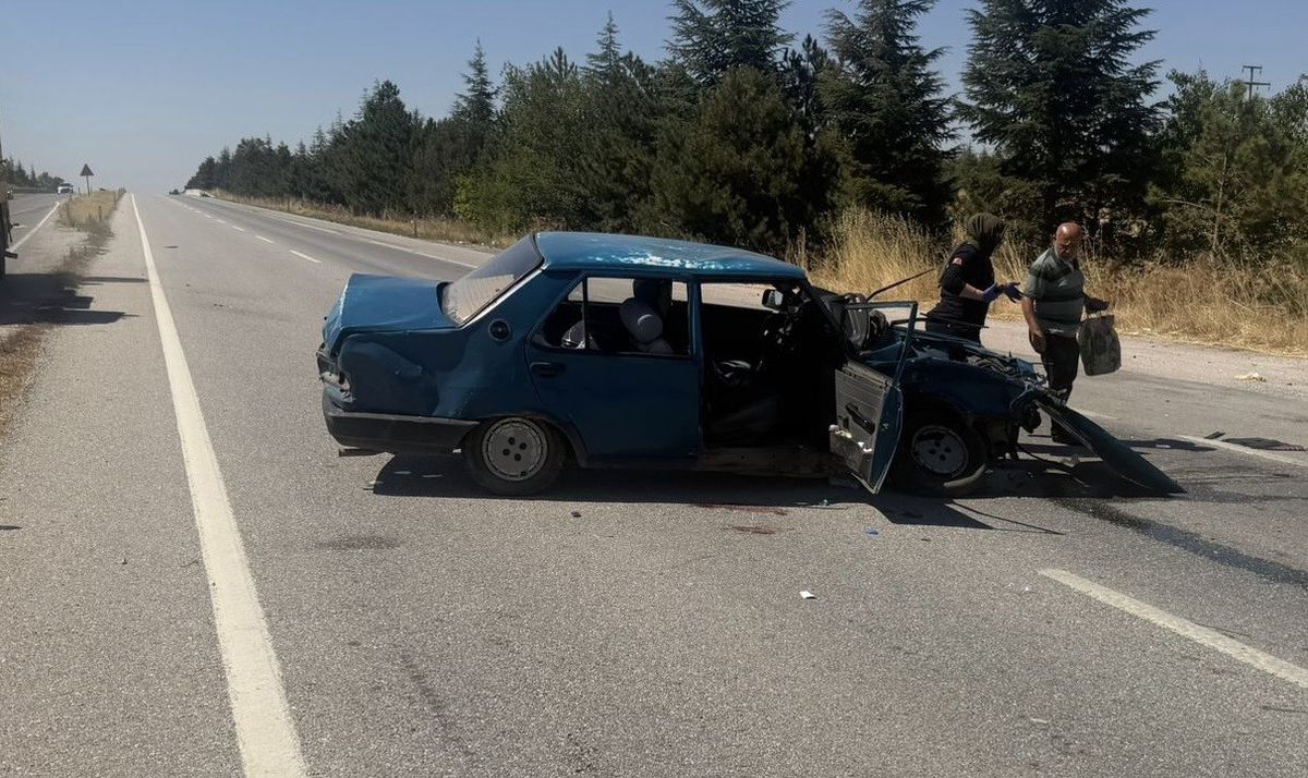 Sivrihisar'da iki araç çarpıştı: 6 yaralı