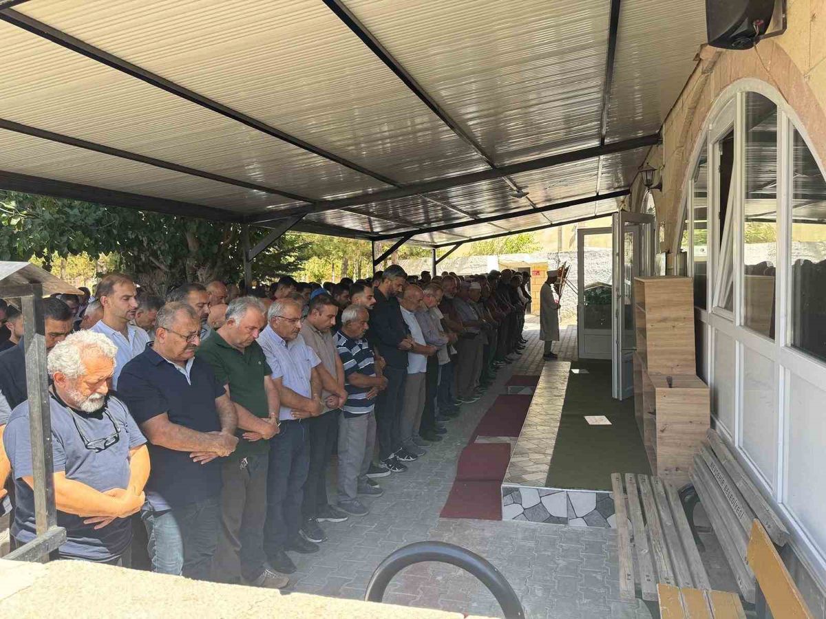 Gazeteci İlter Sağırsoy'un Kayınbabası Hacı Nevzat Ulucan Son Yolculuğuna Uğurlandı