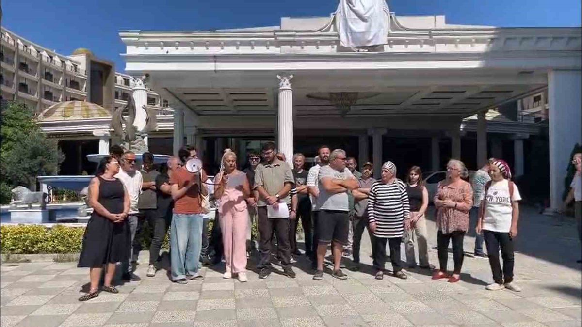 Yalova'da otel işçilerinden alacak protestosu