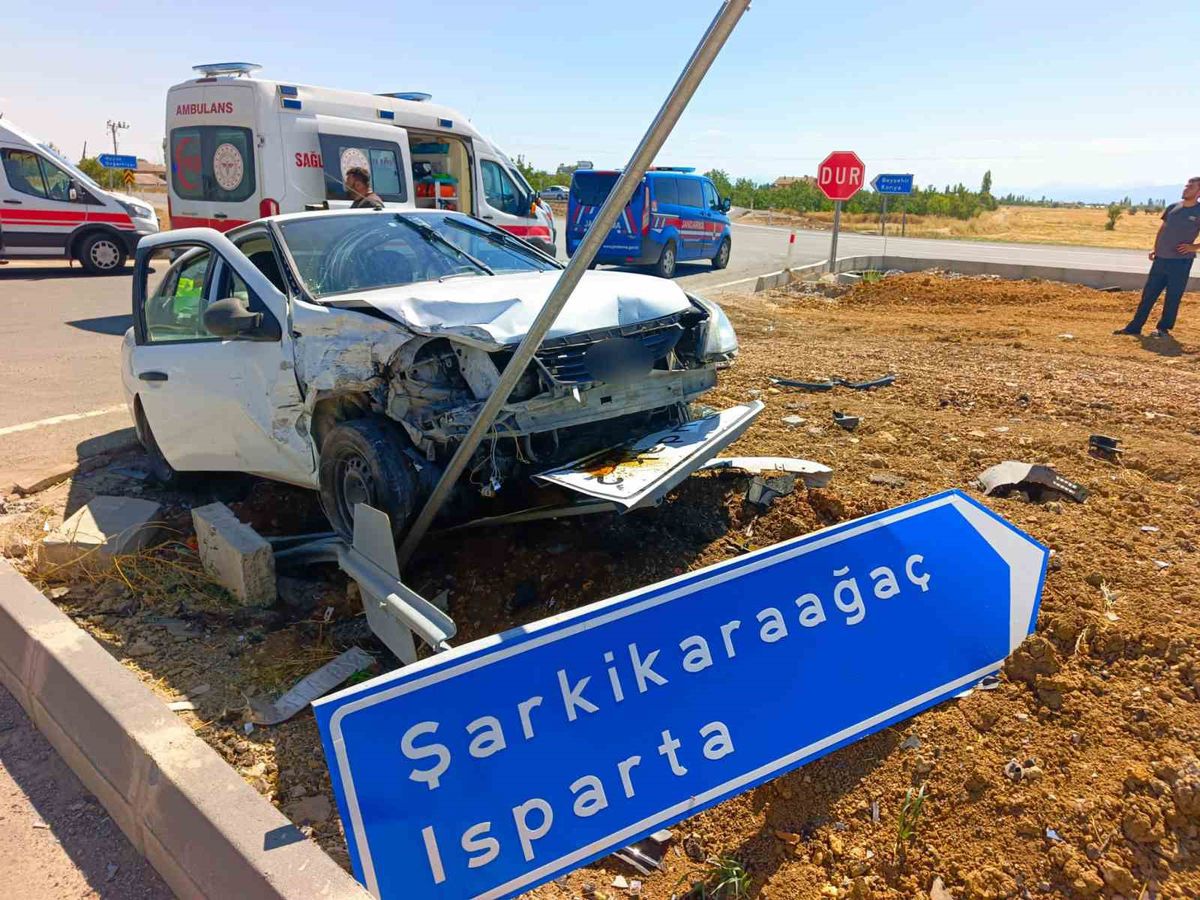 Hüyük'te kavşak kazası: 7 yaralı