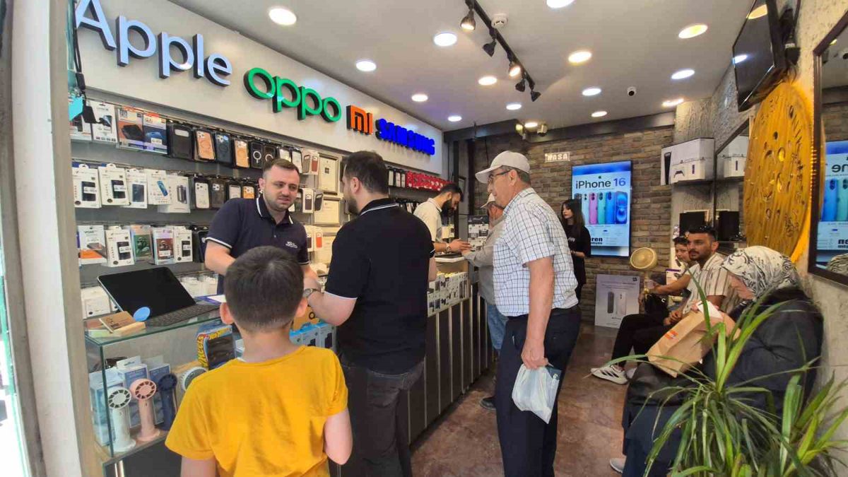 İthal telefonlara getirilen yeni gümrük düzenlemesi fiyatları etkilemedi