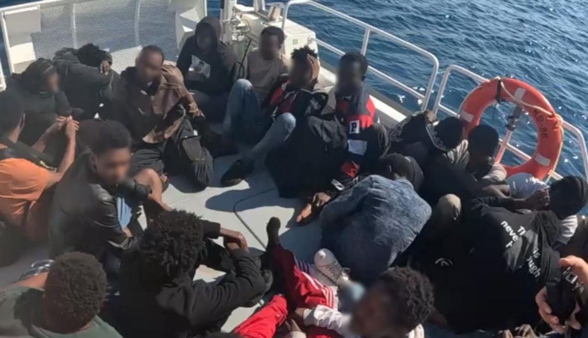 Ege'de 76 düzensiz göçmen yakalandı, 20'si kurtarıldı