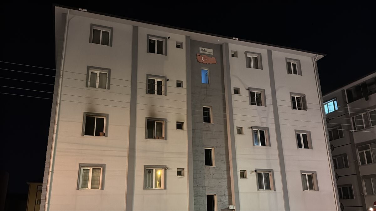 Karabük'te Yangın: 2 Kişi Dumandan Etkilendi