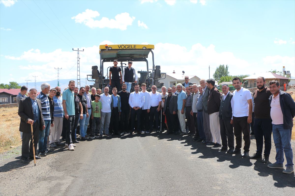 Karlıova'da köy yollarına asfalt