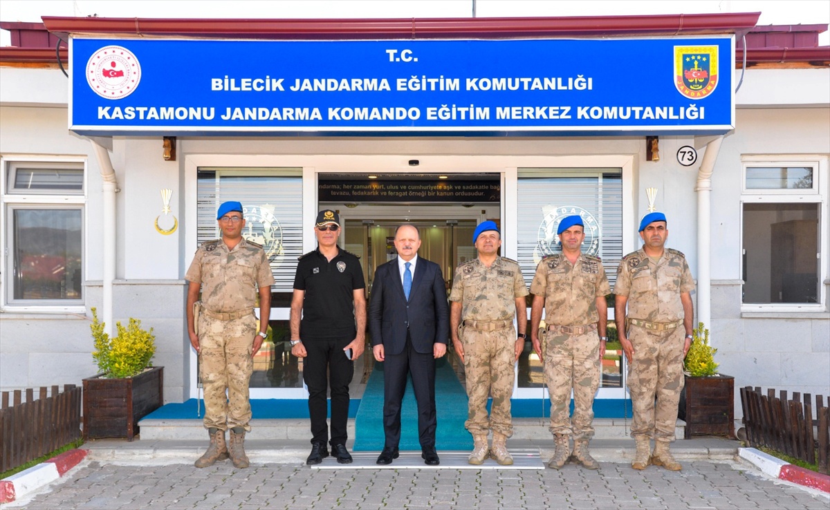 Kastamonu Valisi'nden Komando ve Askeralma Ziyareti