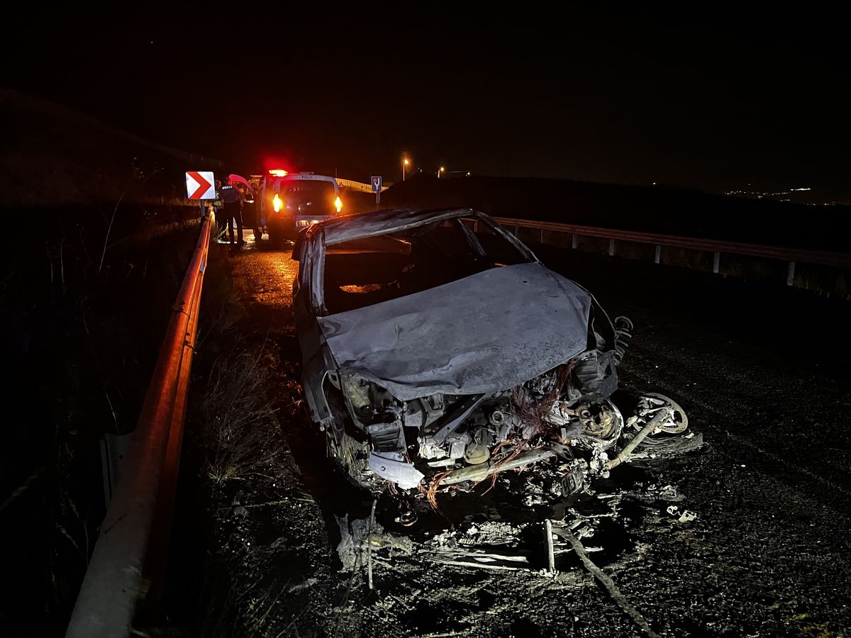 Hacılar'da Motosiklet-Otomobil Çarpıştı: 2 Yaralı, Araçlar Alev Aldı