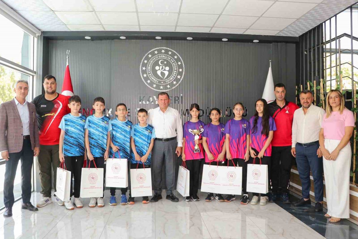 Kayseri'den Masa Tenisinde Büyük Başarı: Kızlar Şampiyon, Erkekler 6. Oldu