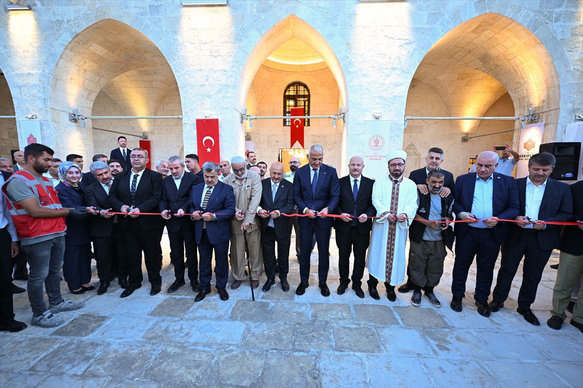 Depremde Hasar Alan Adıyaman'daki Camiler ve Türbe Açıldı