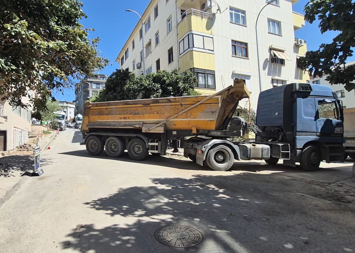 Maltepe'de İnşaat Trafiği Felç Etti