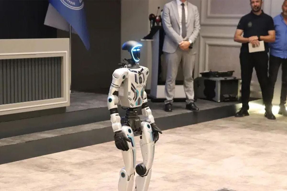 Melikgazi Belediyesi'nde insansı robot göreve başladı