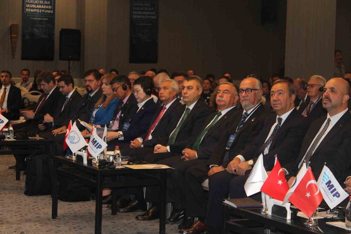Deniz Ticaretinde Hukuk ve Teknoloji Uyumu Mersin'de Masaya Yatırıldı