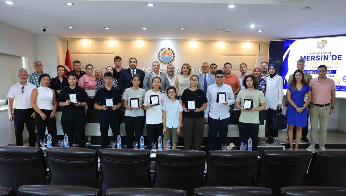 Mersin'de LGS ve YKS'de Dereceye Giren Öğrenciler Ödüllendirildi